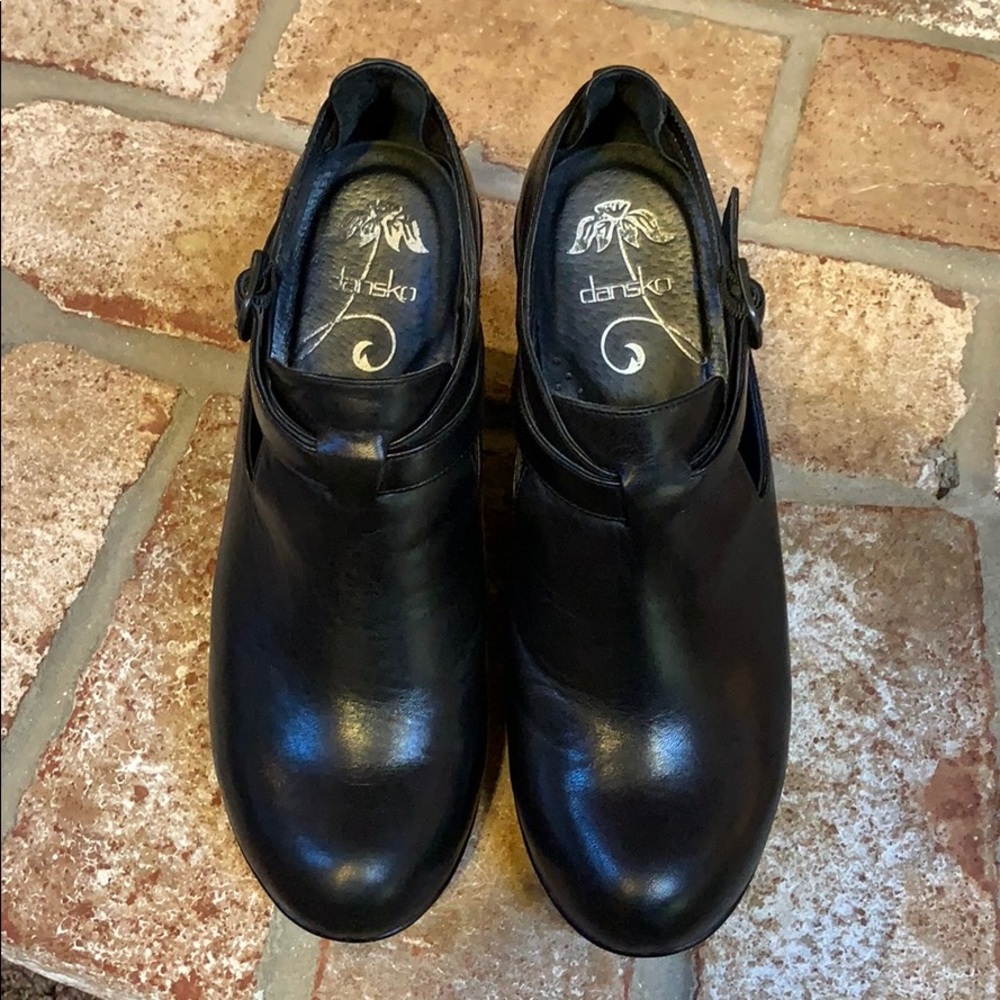 Black Women’s dansko clogs.